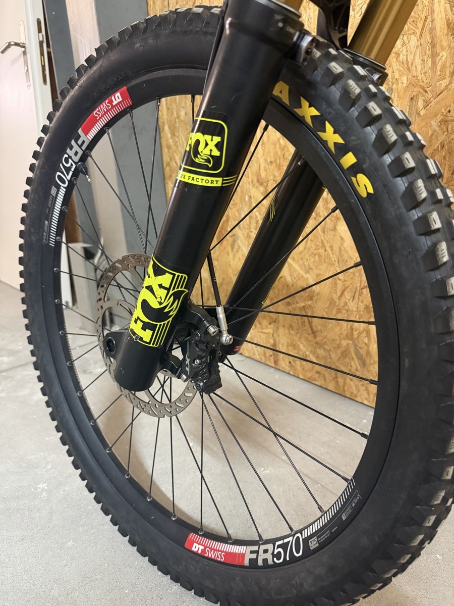Specialized Biciclette: Specialized voll carbon downhill bike – Usato da Reinach AG venduto da Undercover162 1