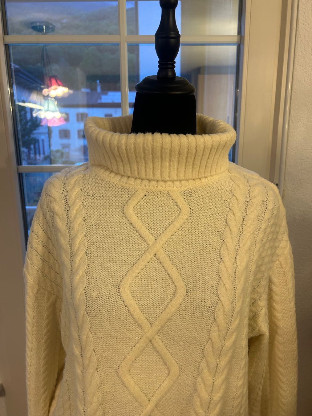 Pullover & Sweatshirts: Surkana pull col roulé – Gebraucht aus Val-d'Illiez von Dombou 1