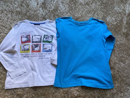 2 T-Shirts/Langarmshirts, Gr. 122/128, Top Zustand!