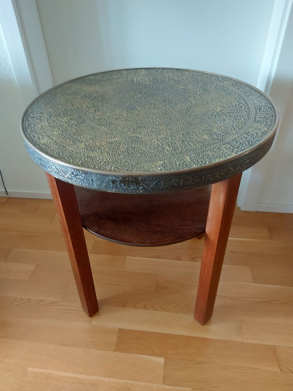 Tavoli: Art Deco Beistelltisch mit Messingplatte – Usato da Ostermundigen venduto da son_vd9k