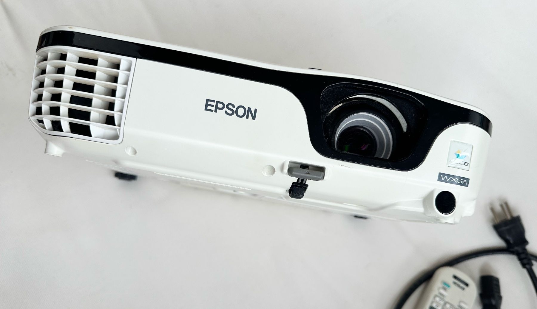 Epson Videoprojektoren: Epson EB-W12 – Defekt aus Zürich von dee_75my 3