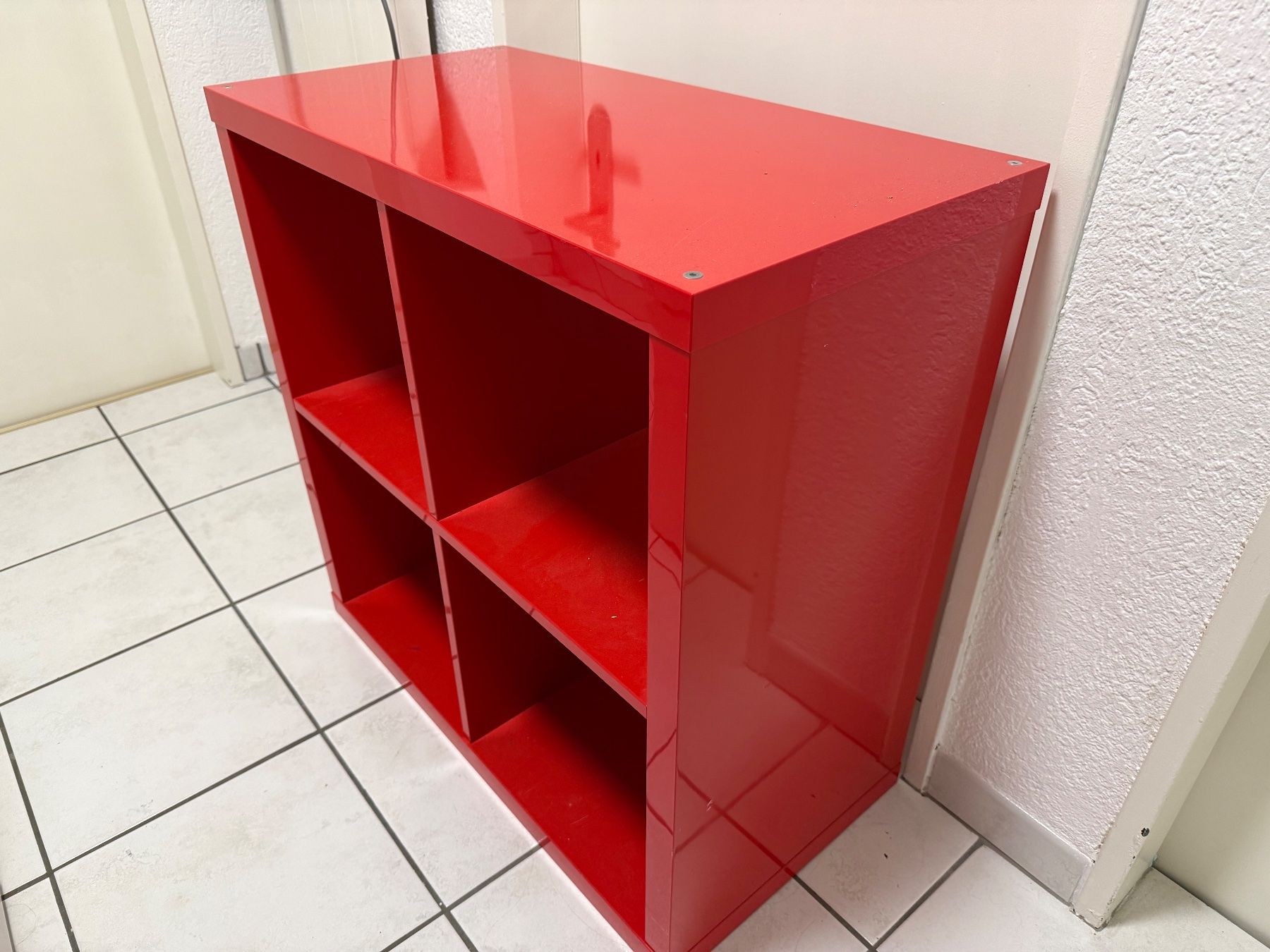 Ikea Étagères: IKEA Kallax 2x2 rot – D'occasion à Birmensdorf ZH par seb-oulba