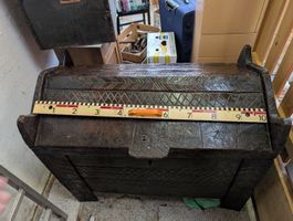 Antike Holztruhe 16. oder 17. Jahrhundert