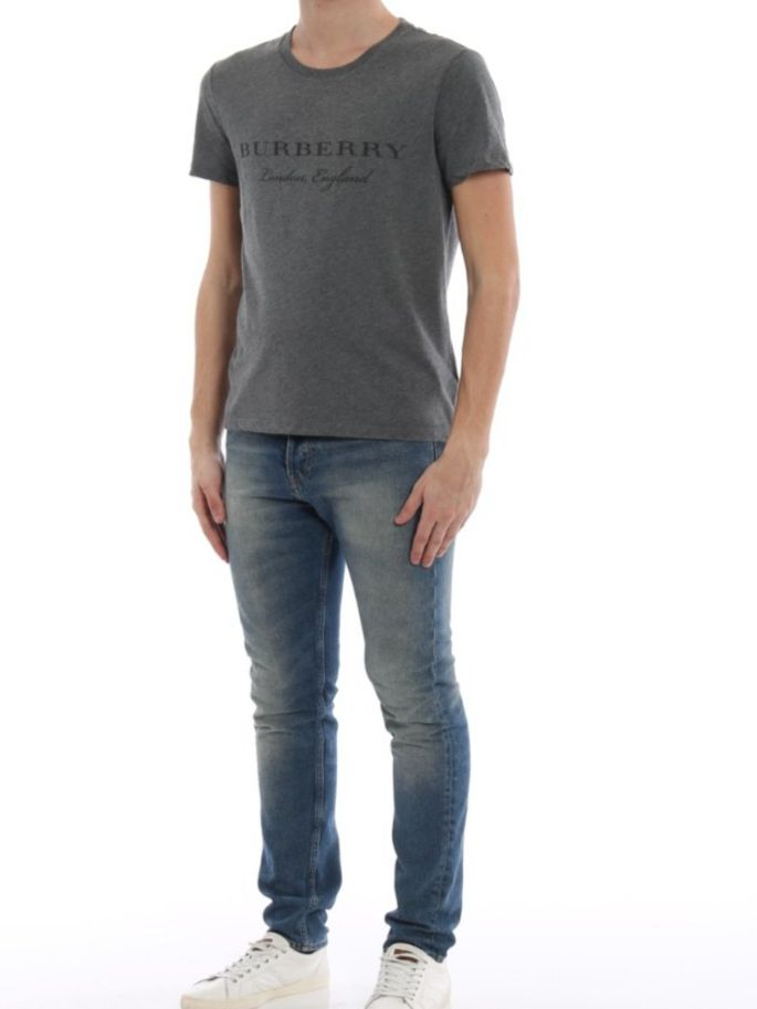Burberry T-shirts: Burberry Gr.M – D'occasion à Zollikon par Galaxycana