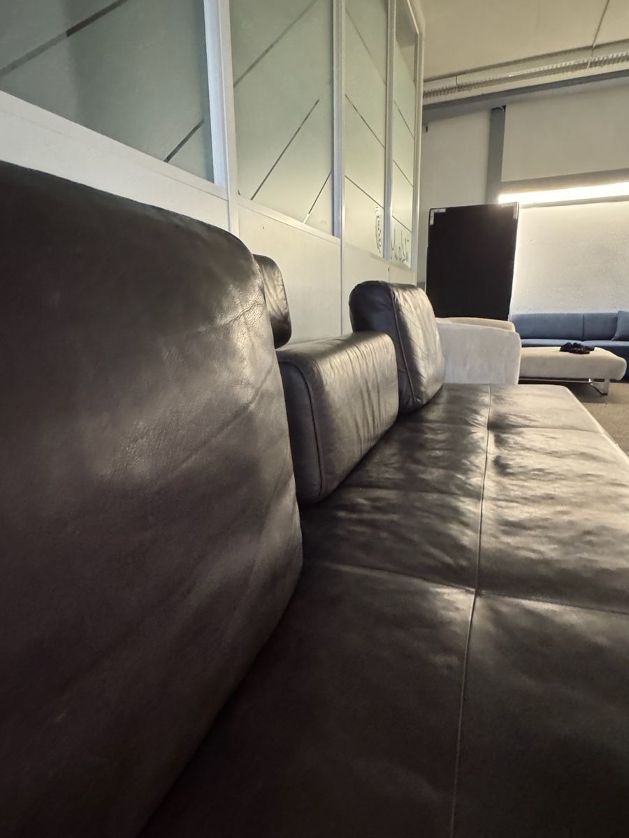 Rolf Benz Divani: Rolf Benz 3-Sitzer-Sofa, schwarzes Echtleder – Usato da Fehraltorf venduto da Sofalab.swiss 5