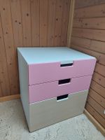 Kommode mit drei Schubladen weiss/rosa/beige gebraucht