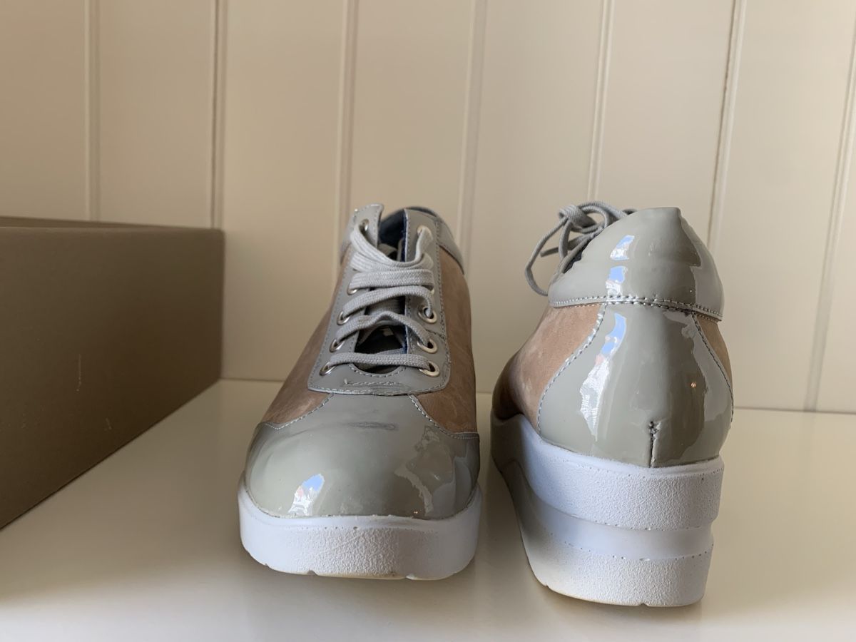 Scarpe da donna: Bata Damenschuhe Grösse 39 grau Lederoptik Keilabsatz – Usato da Zürich venduto da bli_fh92