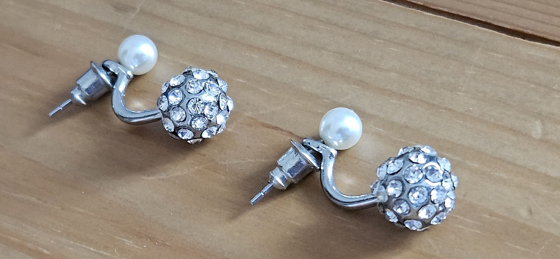 Orecchini pendenti & Orecchini a lobo: Silver Tone Pearl & Rhinestone Ball Double Stud Earrings – Usato da Flums venduto da F.Mas 1