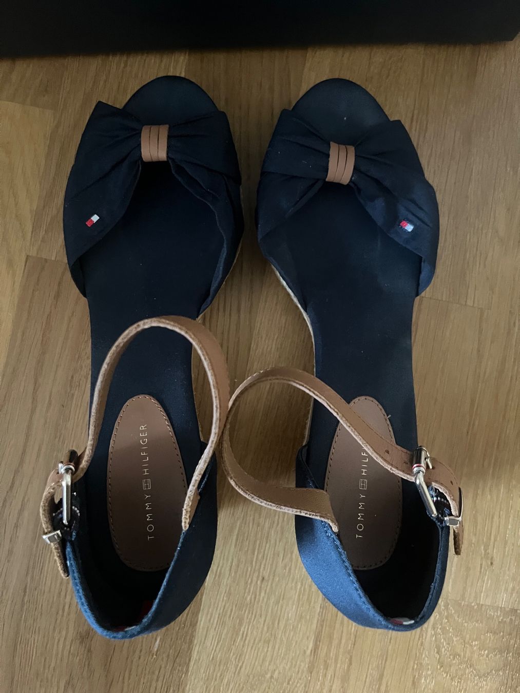 Tommy Hilfiger Scarpe da donna: Tommy Hilfiger Sandales – Nuovo (secondo la descrizione) da Gurmels venduto da sar_znc6 1