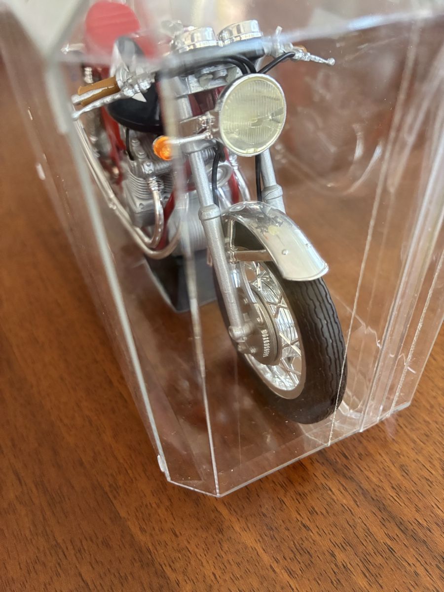 Kit di modellismo & Modellini statici: MV Augusta 750 Modellmotorrad  – Usato da Uetikon am SEE venduto da 110tiger 3