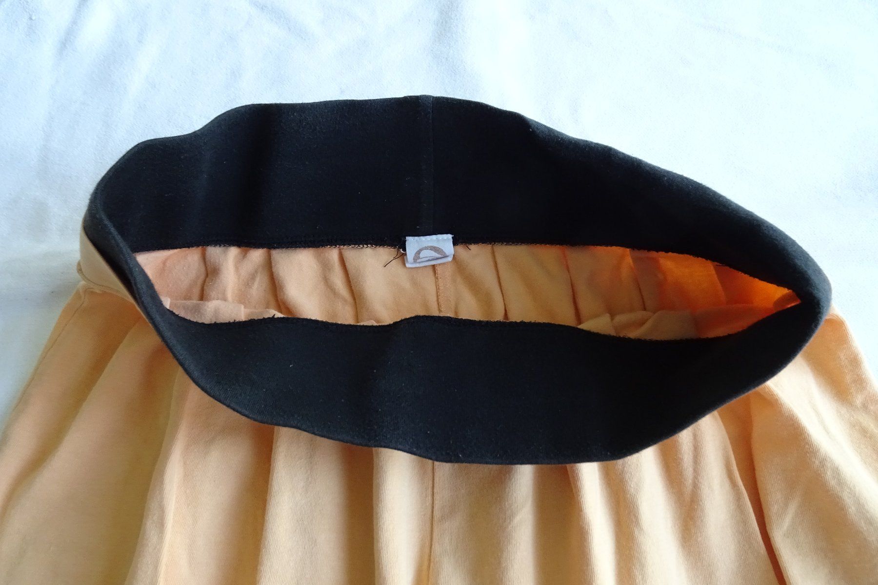 Pantaloni: kurze Hosen lachsorange Gr. 152 – Usato da Strengelbach venduto da schmetterling20 1