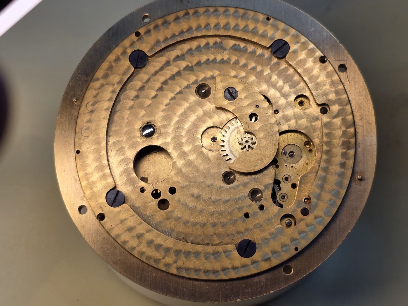 Gübelin Orologi da terra & Orologi da parete: pendule E. Gübelin Lucerne - Pièce rare! – Usato da Grand-Lancy venduto da Montre-Swiss 2