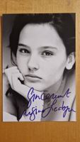 Virgine Ledoyen, Original Autogramm auf Foto in s/w