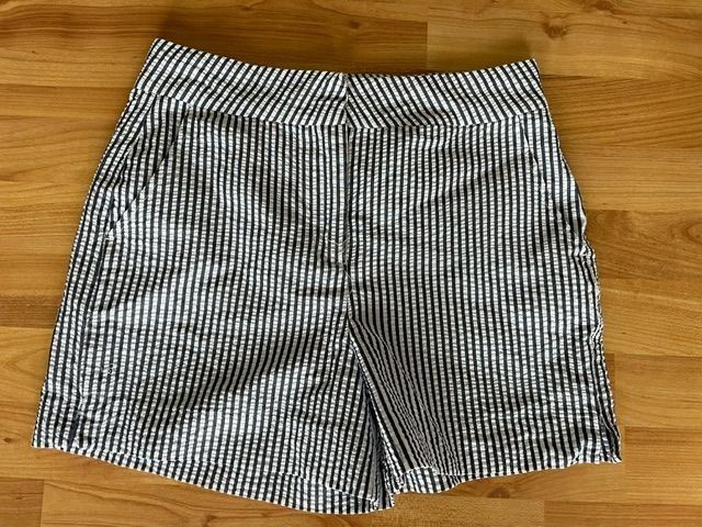 Pantaloni: Shorts blau-weiss gestreift, Grösse 36 – Usato da Niederweningen venduto da sho_mb8y