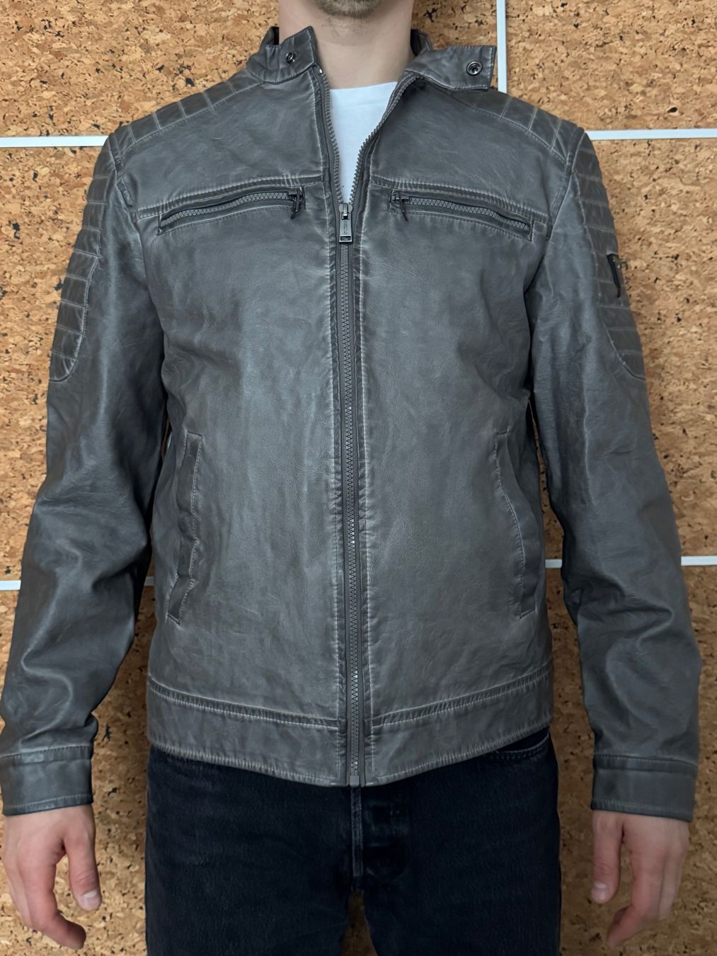 Guess Giacche: Guess Jacke – Nuovo (secondo la descrizione) da zufikon venduto da Jacky.N