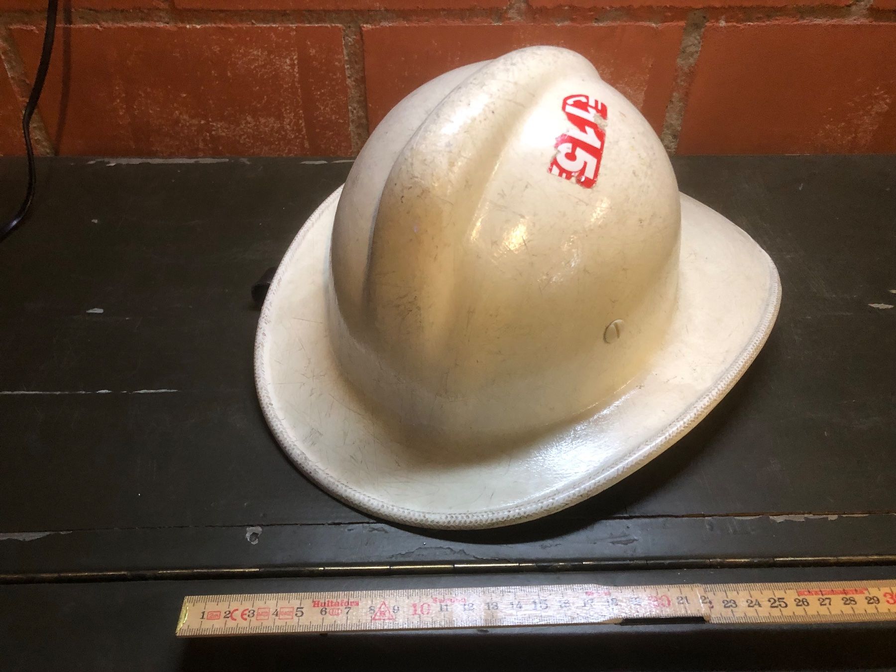 Pompieri: Feuerwehrhelm Helm Feuerwehr 115 Brandbekämpfung Einsatz – Usato da Madiswil venduto da TEMISO 1