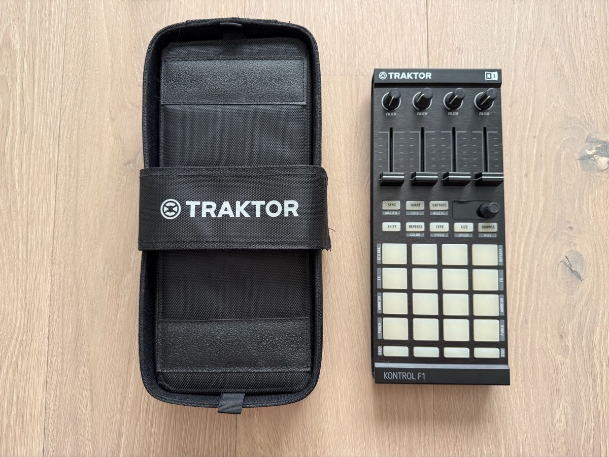 Traktor Platines de mixage: Native Instruments Traktor Kontrol F1 inkl. Case & Software – D'occasion à Zürich par gue_cfb6