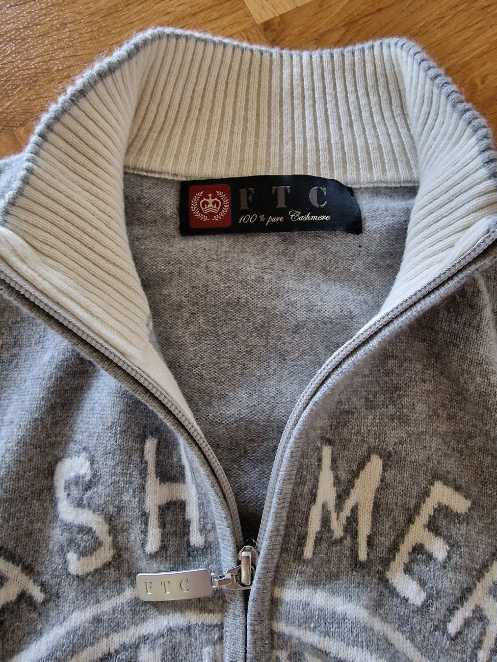 FTC Vestes: Herren Strickjacke FTC 100% Kaschmir Grau Grösse S/M – Neuf (Voir description) à Windisch par Pingu23 1