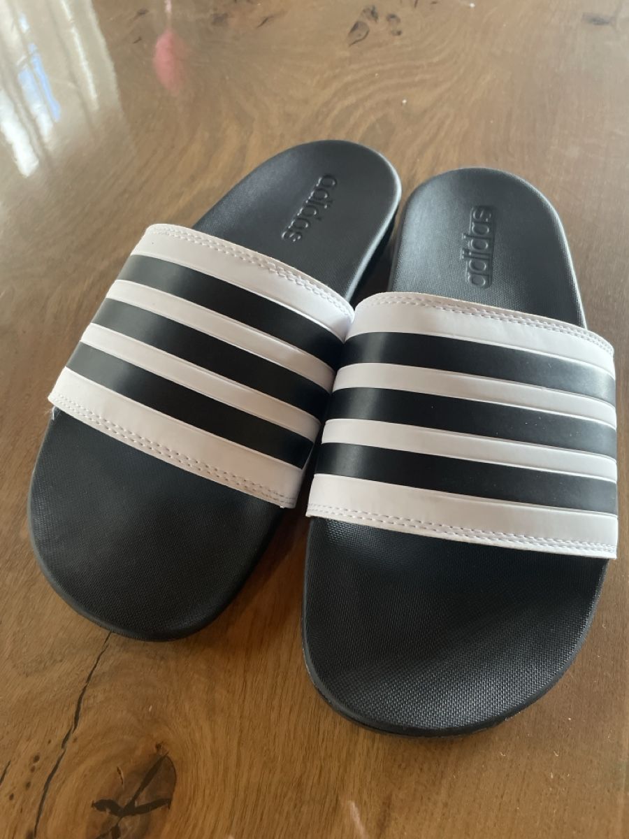 Adidas Damenschuhe: Adidas Adiletten Nagelneu! – Neu (gemäss Beschreibung) aus Krattigen von trachselanika