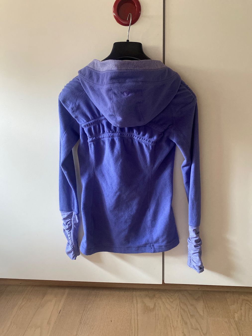 Lululemon Pullover & Sweatshirts: Pull avec capuche Lululemon – Gebraucht aus St-Légier-Chiésaz von phu_l9t9 1