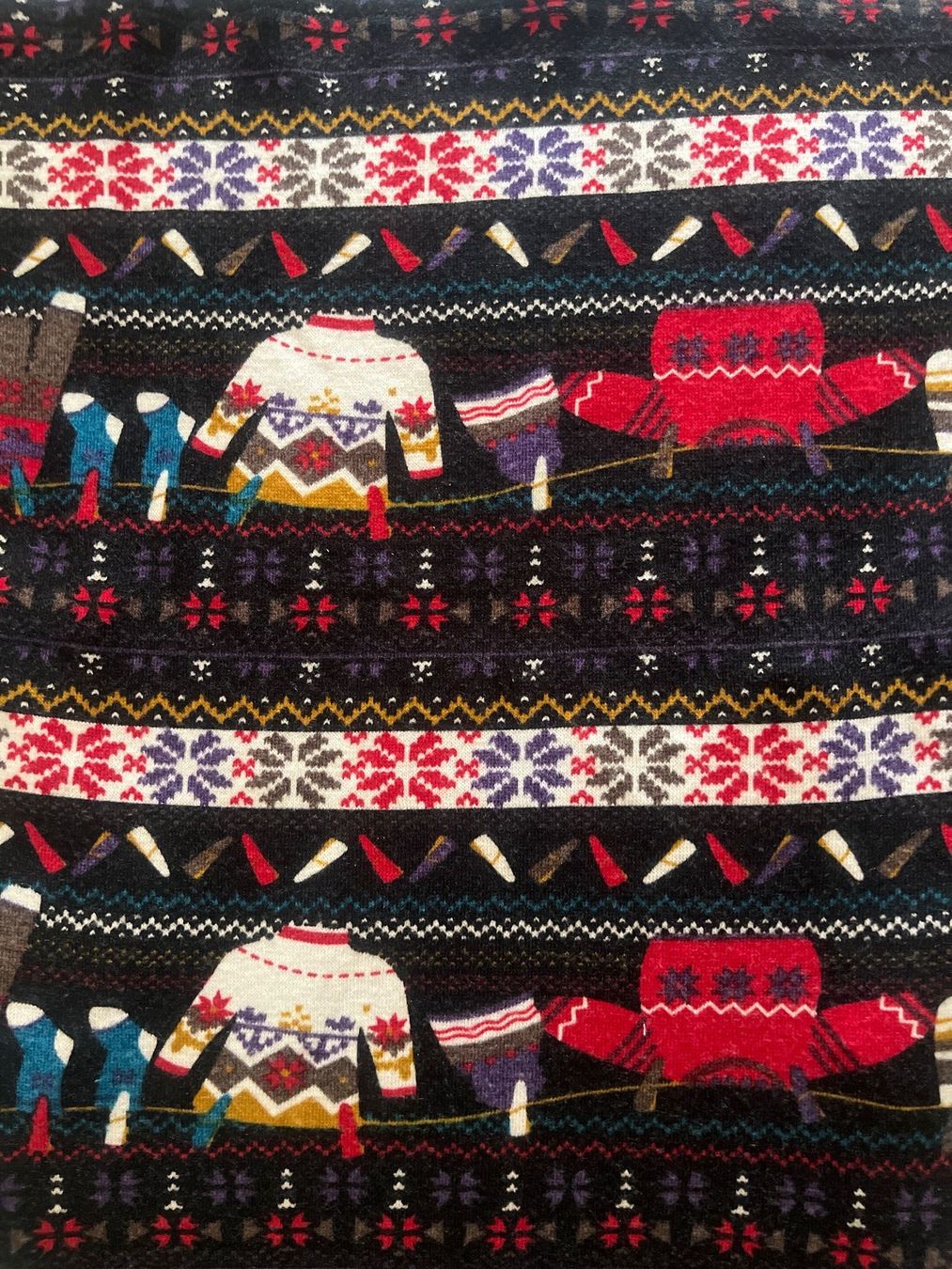 Kleider: Winterkleid schone Muster gr S – Gebraucht aus Adligenswil von Phoenix2017 1