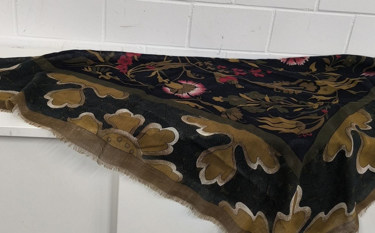 Foulards & écharpes: Schal winterlich – D'occasion à Rüti ZH par Restwert_Rueti_ZH 1