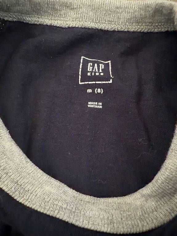 Chemises, T-shirts & Polos: GAP Shirt 8 Jahre – D'occasion à Bülach par Potinam 1
