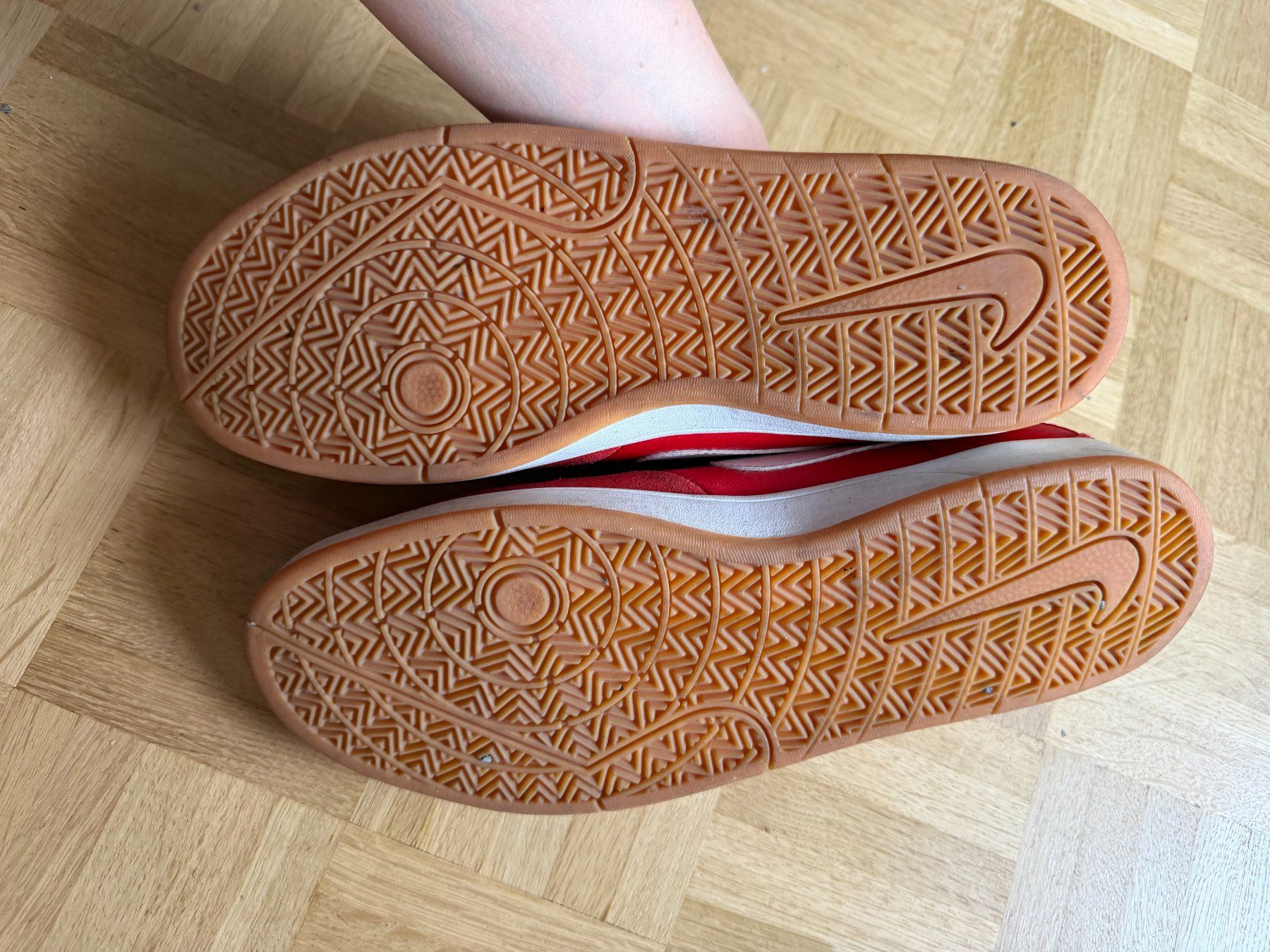 Nike Chaussures hommes: Baskets Nike SB rouges – taille 45 – D'occasion à Genève par dkr_j29m 3
