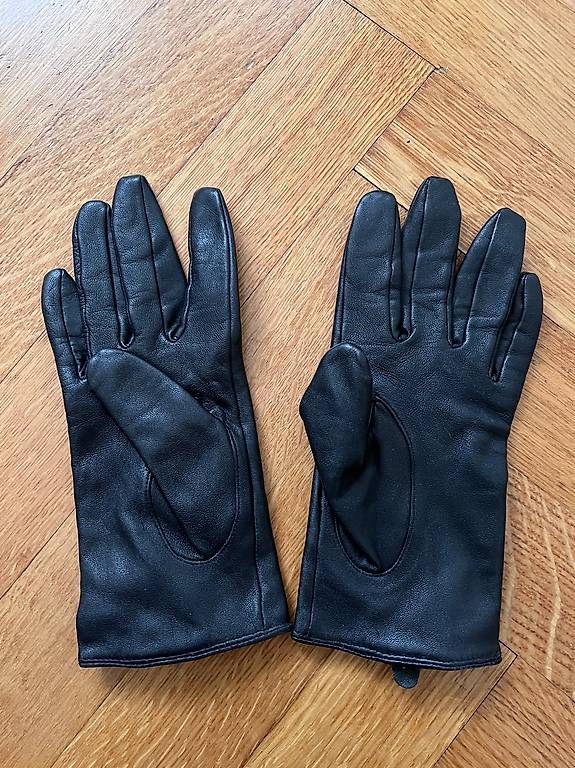 Guanti & manicotti: Gants noirs – Usato da Lausanne venduto da sugarplumfairy 1