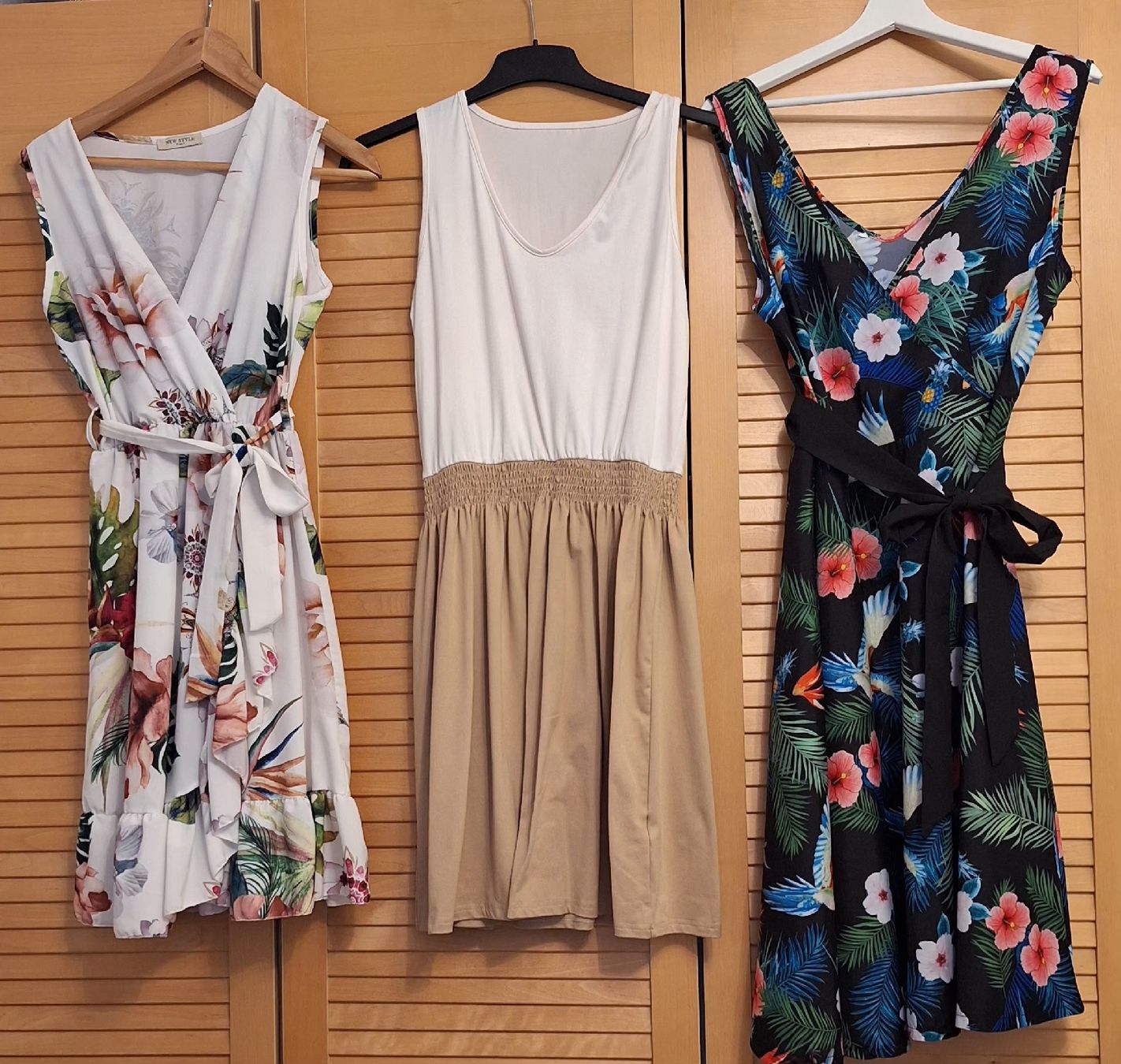 Lotti di vestiti: 3er Pack Sommerkleider Gr.40 – Usato da Oberrindal venduto da tauri1