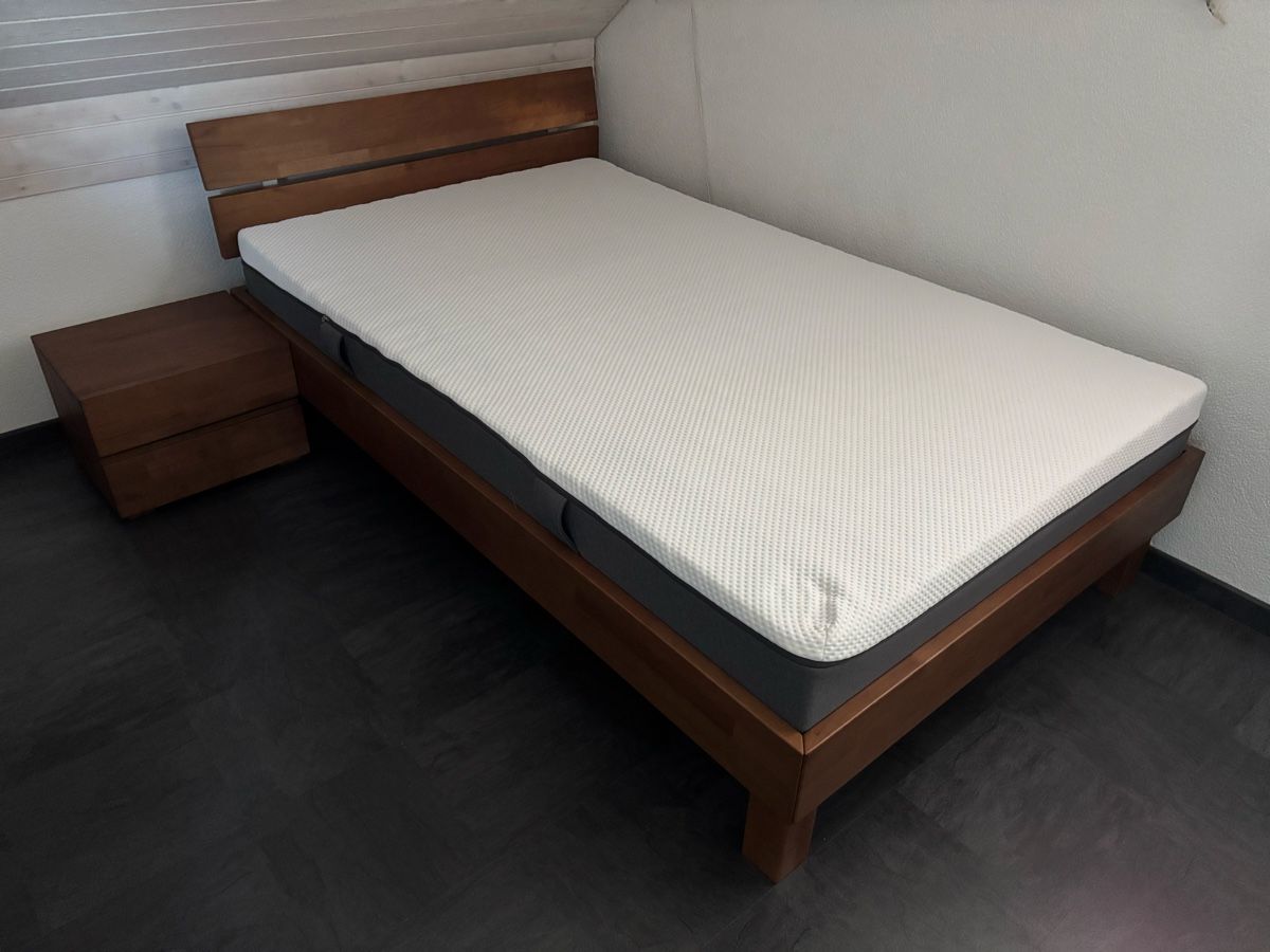 Hasena Lits: Hasena Bett inkl. Nachttisch / Rost / Matratze – D'occasion à Dorf par Rotht