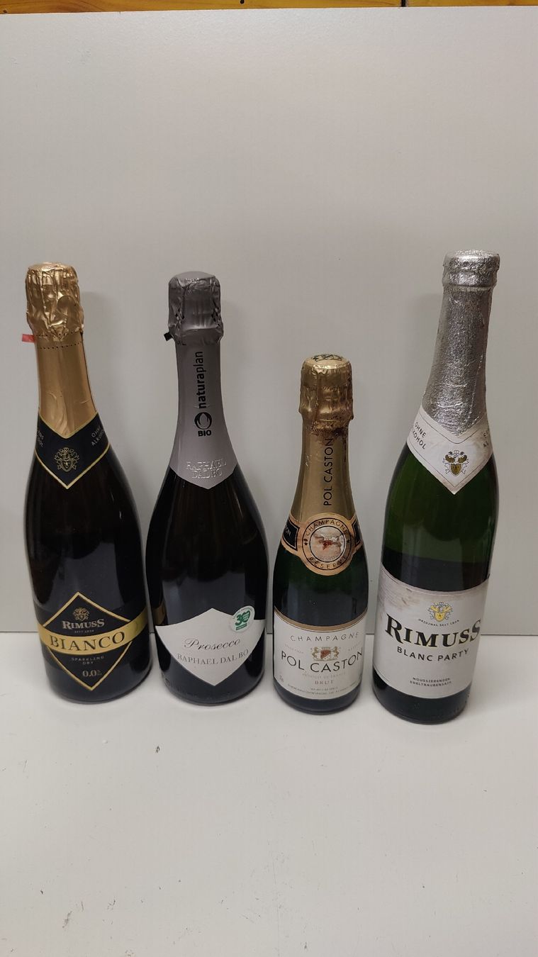 Vino: Sekt/Champagner 4 Stk. (LG) – Usato da Neuenhof venduto da SchnaeppliAllerlei