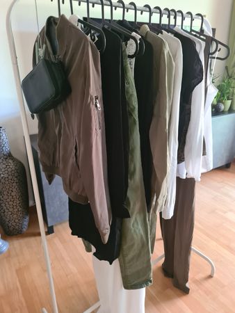 15 Teile Kleider Damen, gr. XS/S, schwarz oliv weiss
