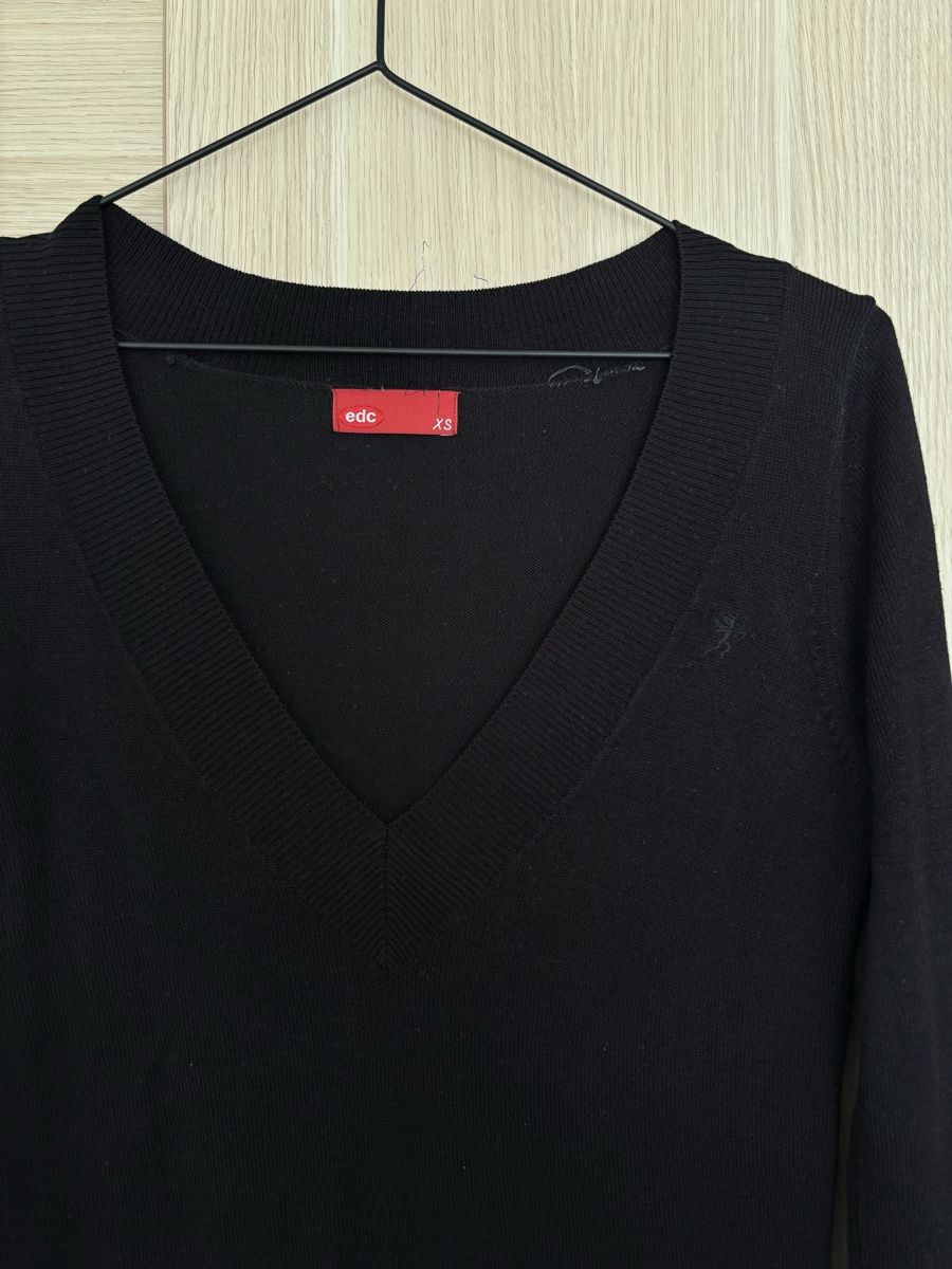 Esprit Maglioni & Felpe: Damen Pullover edc schwarz V-Ausschnitt Grösse XS – Usato da Basel venduto da DressDrop 1