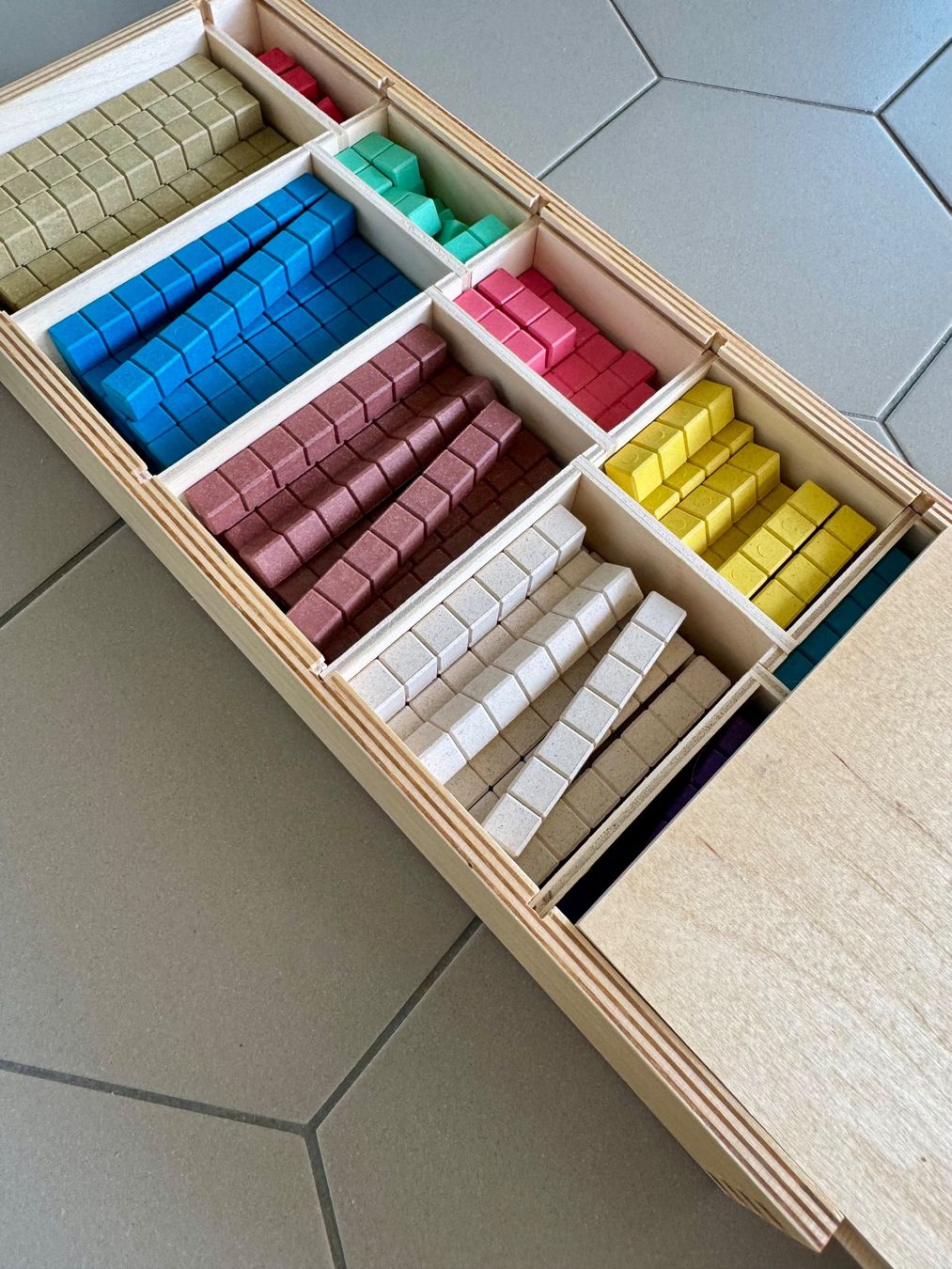 Giochi: Montessori Rechenstäbchen mit 200 Aufgabenkarten. – Usato da Zürich venduto da mikedome 2