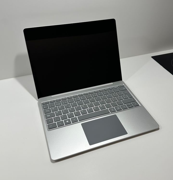 Surface Laptop Go 2 mit Zubehör Kaufen auf Ricardo