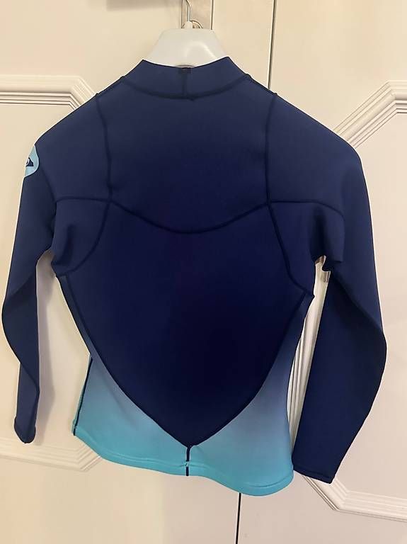 Roxy T-shirt: Roxy langarm Neoshirt Gr. 8 – Usato da Stansstad venduto da spasibo 1