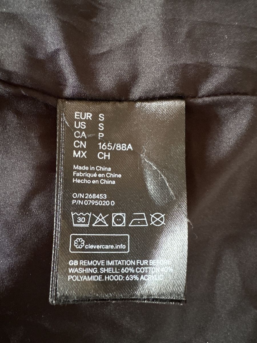 H&M Giacche: Oversize Winterjacke dunkelblau. S – Usato da Môtier (Vully) venduto da Iljos 7