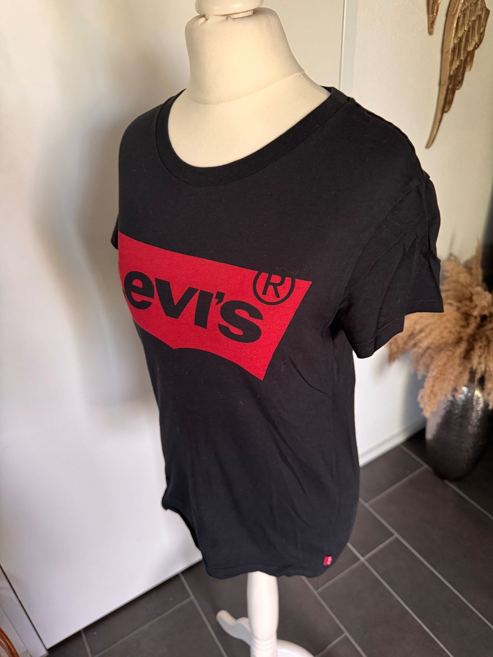 Levi's T-shirt: Basic Shirt Levi‘s Gr. XS Schwarz Rot – Usato da Rothrist venduto da Fondgruebe 3