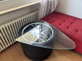 Wohnzimmer Tisch, Mercedes Felge 19 Zoll. 
