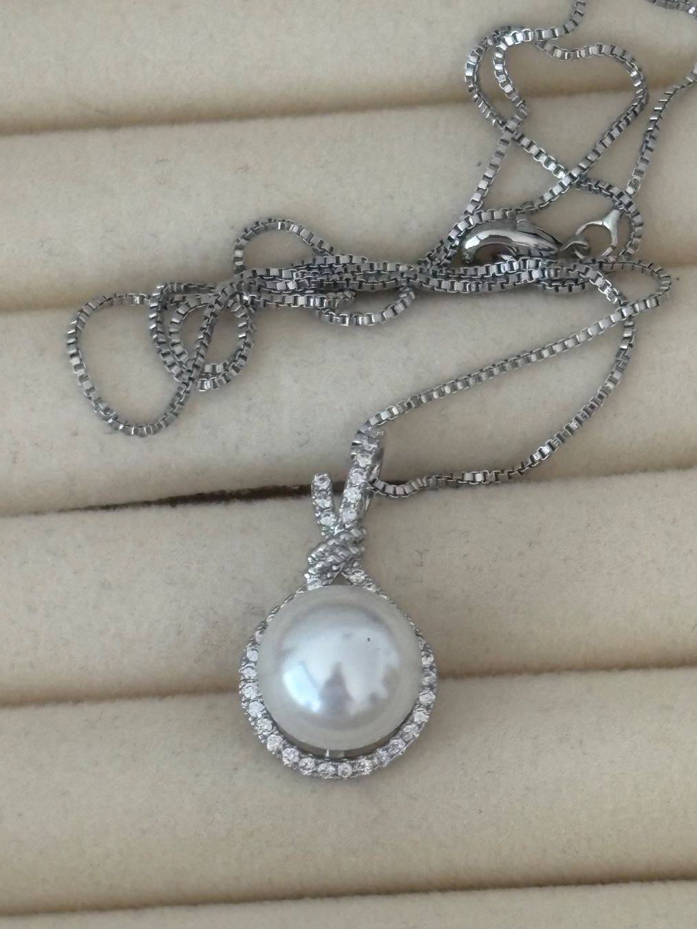 Catenine: Luxus Elegante Kette Farbe :Silber Kunstperlen – Nuovo (secondo la descrizione) da Biel-Bienne venduto da Roserosse13 3