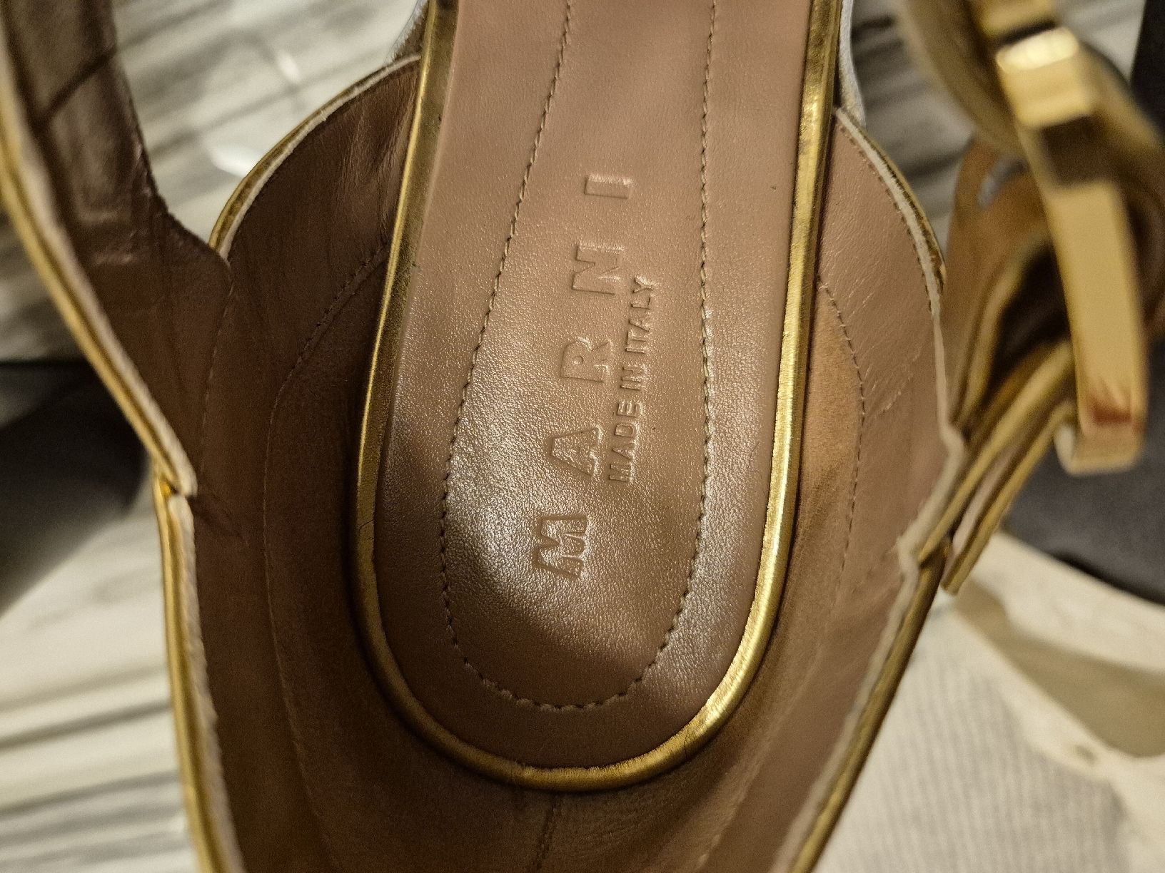 Marni Scarpe da donna: Marni Gold Leather Clogs, EU 40 – Nuovo (secondo la descrizione) da Freienbach venduto da cri_9kly 3