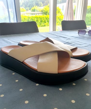 NEU FITFLOP Sommer Sandalen mit Plateau, beige, Gr. 41