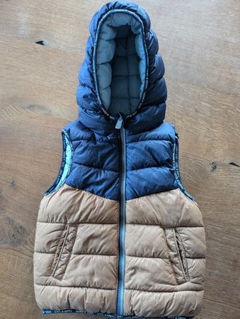 Warmes Gilet mit Kapuze - super in der Übergangszeit