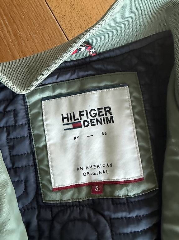 Giacche & Cappotti: Tommy Hilfiger Bomberjacke GR S – Usato da Schindellegi venduto da Poshanna 1