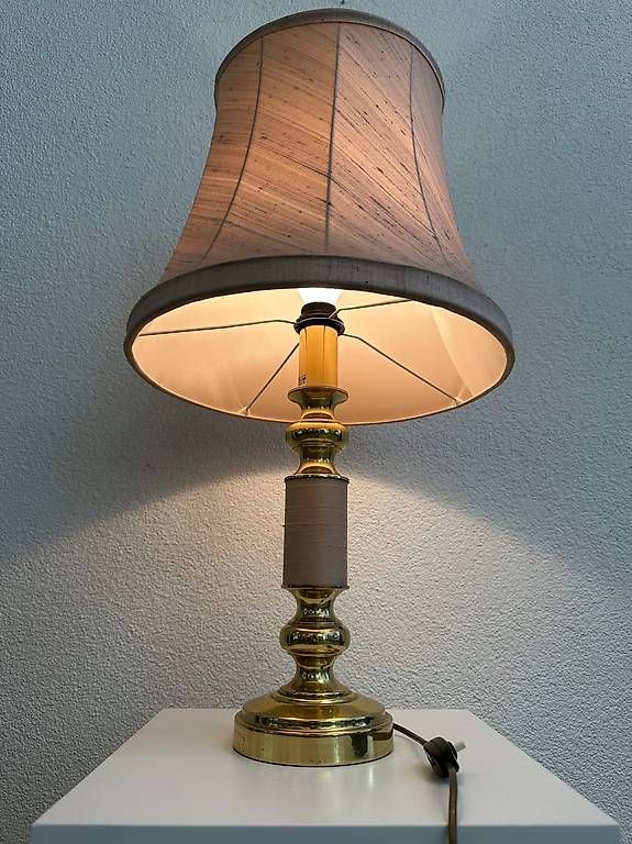 Lampade: Vintage Messinglampe mit elegantem Stoffschirm – Usato da Obernau venduto da Arche_Noah_Brocki 1