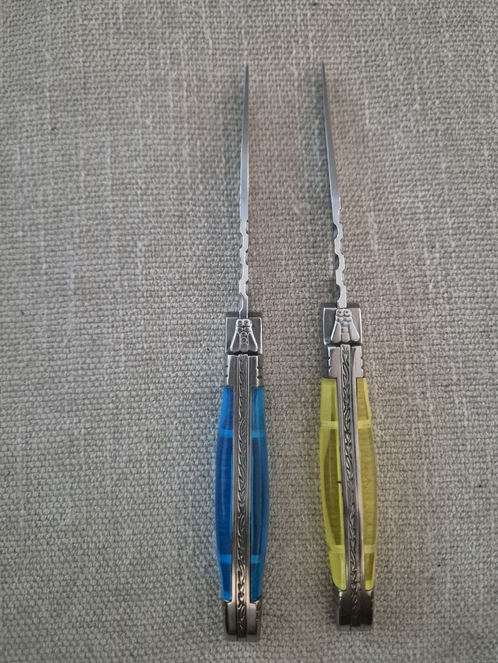 Laguiole Couteaux de poche: Taschenmesser Laguiole blau und gelb mit Gravur  – Neuf (Voir description) à Binningen par rom_9ls7 3