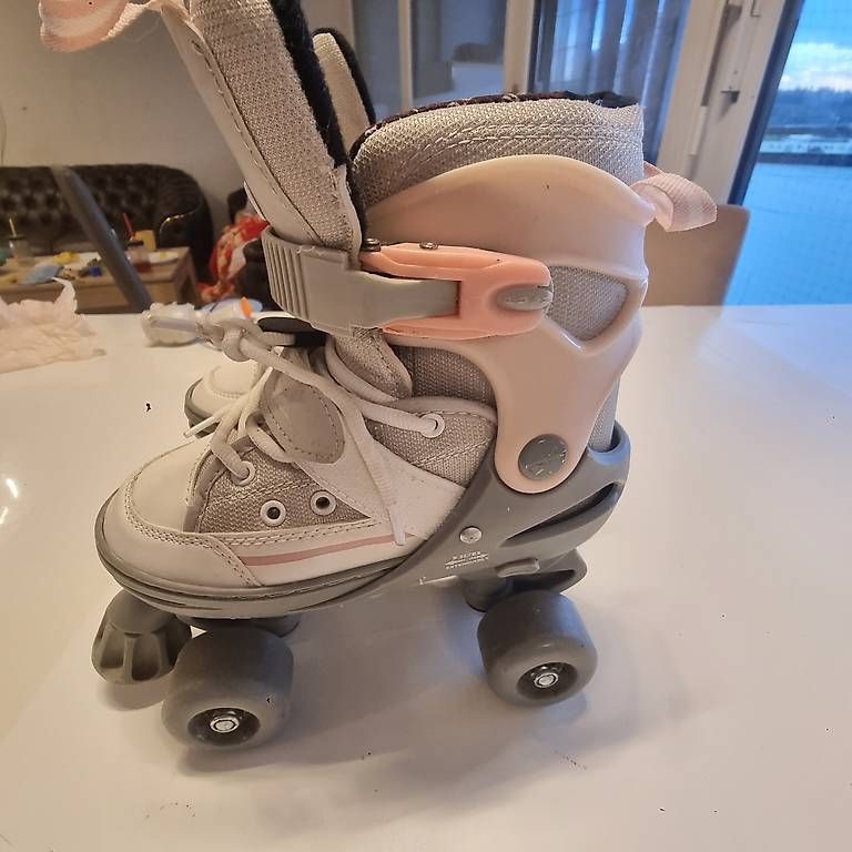 Patins à roul. & inline: Crane Rollschuhe grau/rosa  verstellbar Gr. 3337 – D'occasion à Bern par DiLara2000