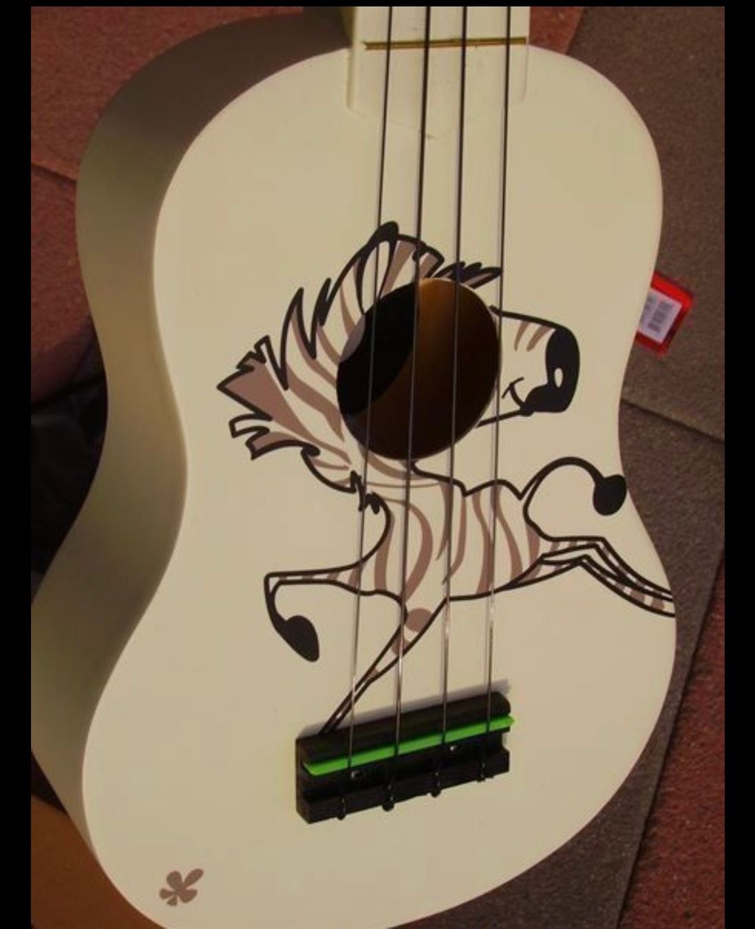 Instruments de musique: Ukulele weiss mit Zebra – Neuf (Voir description) à Wädenswil par khira 2