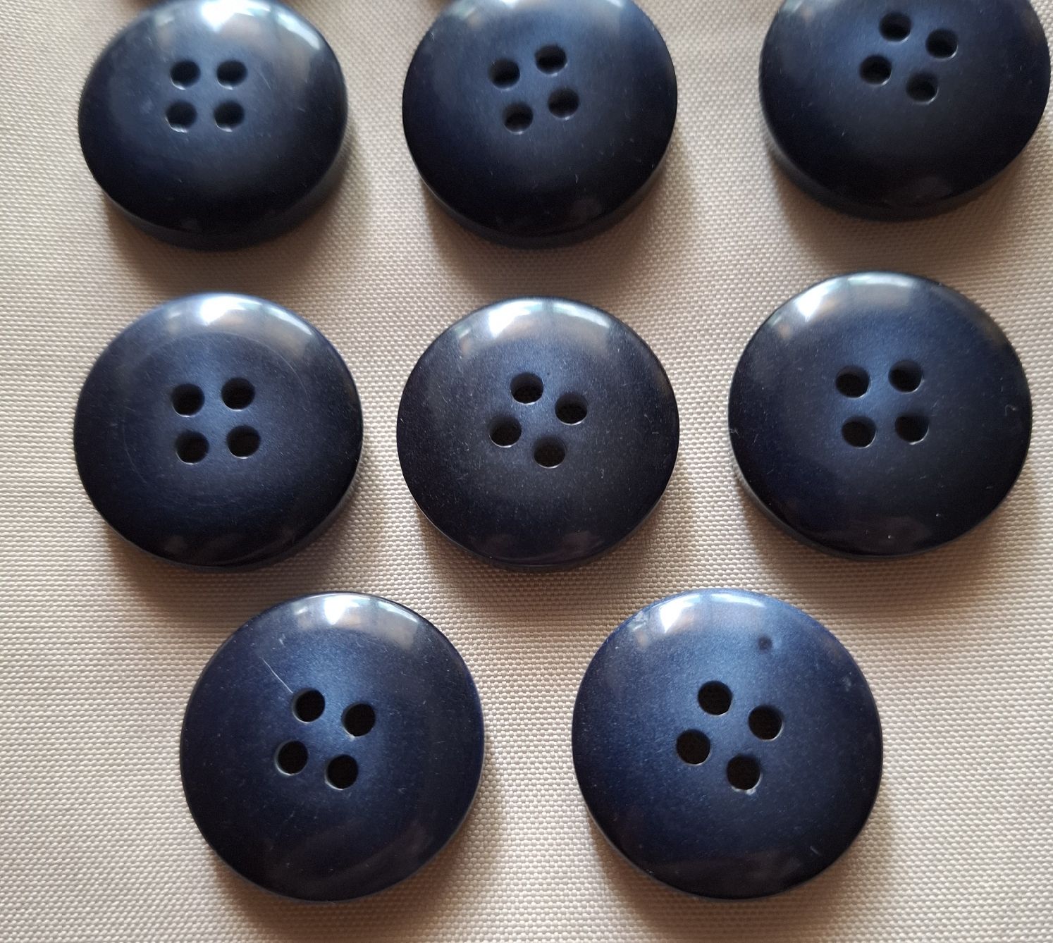 Bottoni: 11 Knöpfe, Blauschwarz, 28 mm. – Usato da Dietikon venduto da Hirschkopf 4